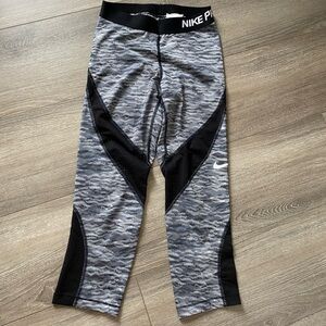 NIKE PRO capris work out leggings